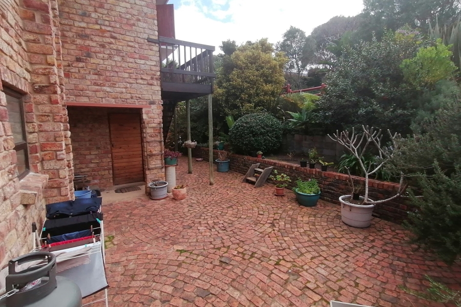 6 Bedroom Property for Sale in Bergsig Western Cape
